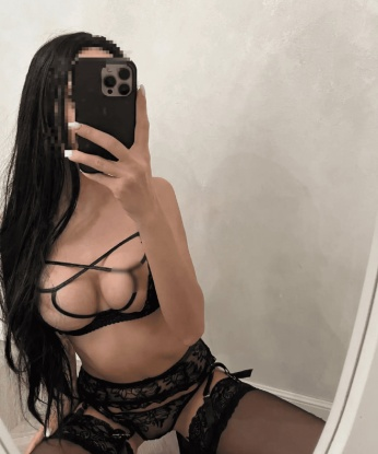 Я обеспечиваю дискретность и полный комфорт в нашей встрече. Мои услуги точно удовлетворят тебя в Москве 🔥💋 Я горжусь отзывами моих довольных клиентов, которые подтверждают мою репутацию. Откровенные фото могут придать немного искушения. Доверься мне и позволь себе насладиться моментом. Жду твоего звонка! 📞🌹 2560, 25 лет