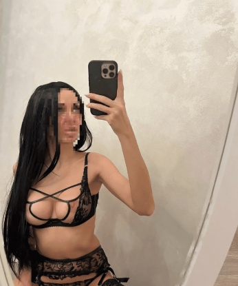 Я обеспечиваю дискретность и полный комфорт в нашей встрече. Мои услуги точно удовлетворят тебя в Москве 🔥💋 Я горжусь отзывами моих довольных клиентов, которые подтверждают мою репутацию. Откровенные фото могут придать немного искушения. Доверься мне и позволь себе насладиться моментом. Жду твоего звонка! 📞🌹 2560, 25 лет