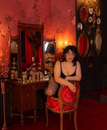 Сладкая и страстная куколка ждет своего господина. Со мной ты сможешь испытать нежность и страсть, расслабиться и забыть о проблемах. Позвони, и я сделаю твои фантазии яркой реальностью! 3098, 31 год